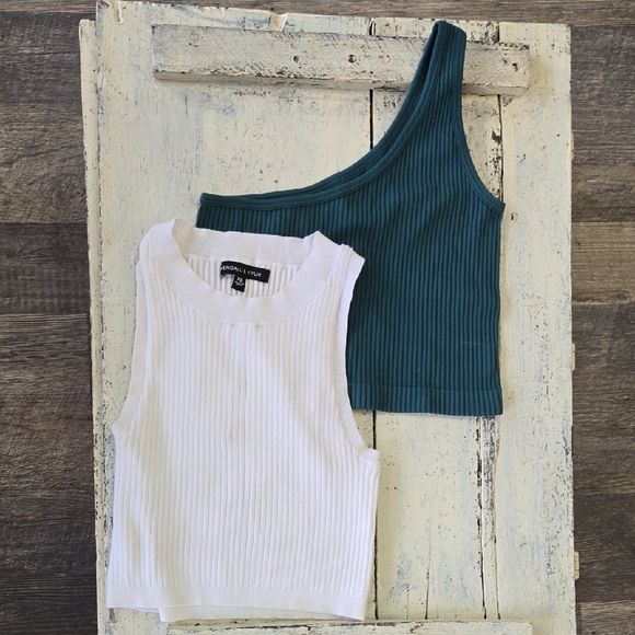 XS Kendall & Kylie Forrest Green And White Tank Top Bundle Simple Plain Basic - Picture 1 of 3